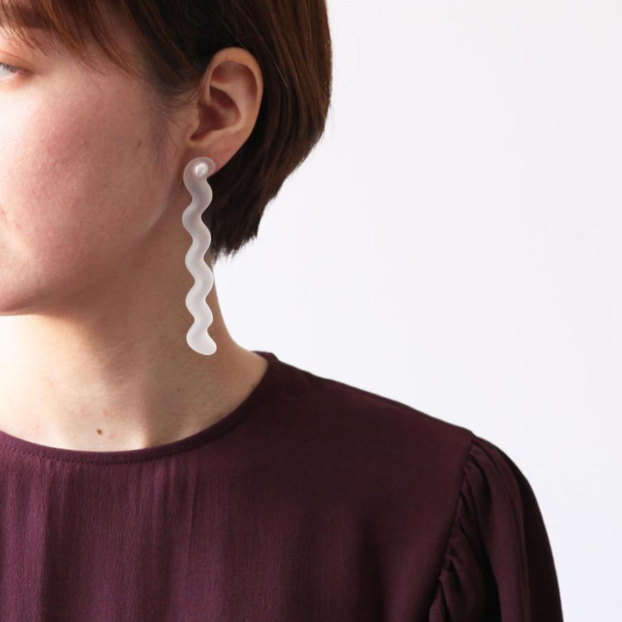 Iria Ashimine（イリア アシミネ） / Snake long ピアス - MATTE レディース ギフト プレゼント 記念日 アクセサリー ジュエリー 透明 クリア 素材 樹脂 大ぶ… |  | 04