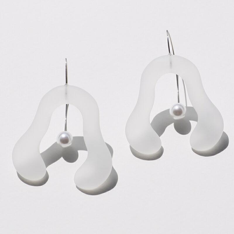 Iria Ashimine（イリア アシミネ） / CRAB PINCER ピアス - MATTE レディース ギフト プレゼント 記念日 アクセサリー ジュエリー 透明 クリア 素材 樹脂 大ぶ… | 