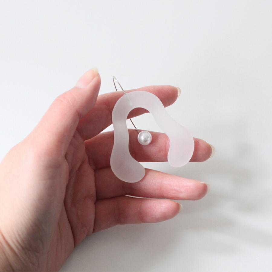 Iria Ashimine（イリア アシミネ） / CRAB PINCER ピアス - MATTE レディース ギフト プレゼント 記念日 アクセサリー ジュエリー 透明 クリア 素材 樹脂 大ぶ… |  | 02