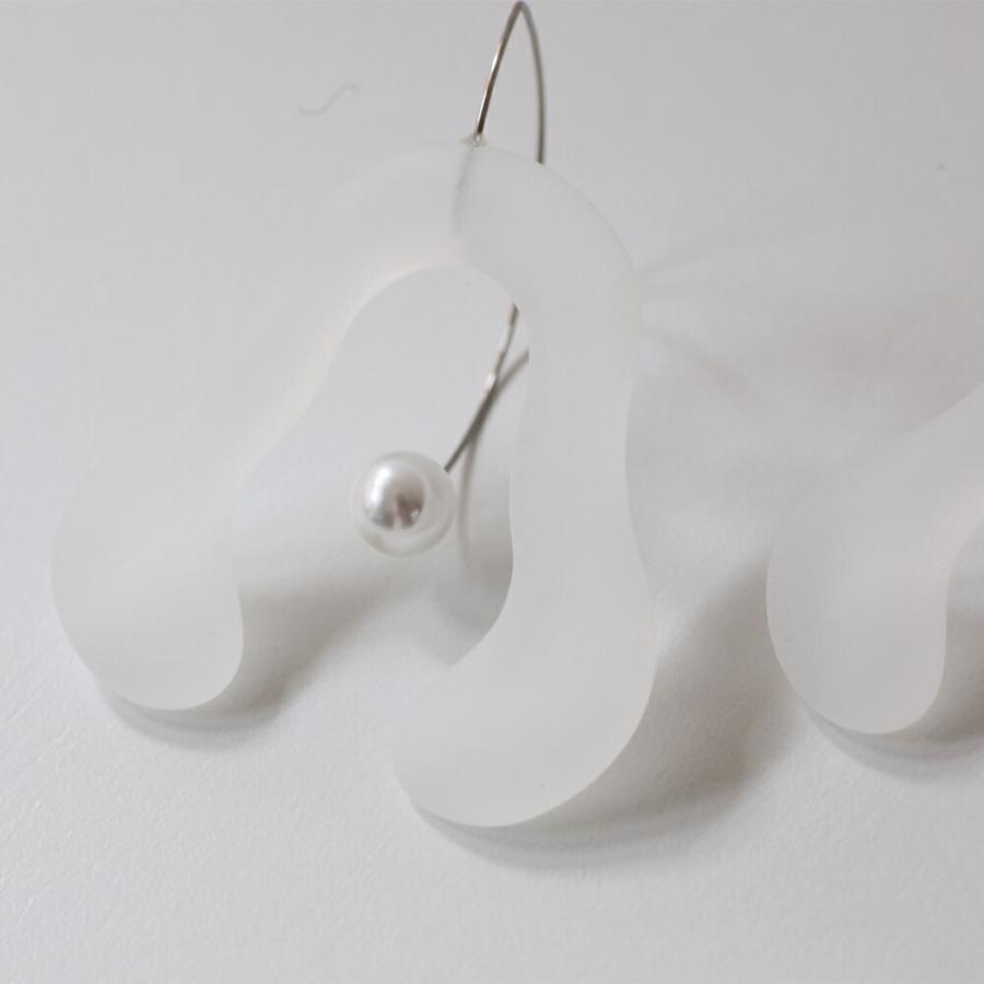 Iria Ashimine（イリア アシミネ） / CRAB PINCER ピアス - MATTE レディース ギフト プレゼント 記念日 アクセサリー ジュエリー 透明 クリア 素材 樹脂 大ぶ… |  | 03