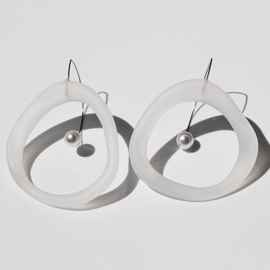 Iria Ashimine（イリア アシミネ） / CIRCLE' Transparent ピアス - MATTE レディース ギフト プレゼント 記念日 アクセサリー ジュエリー… | 