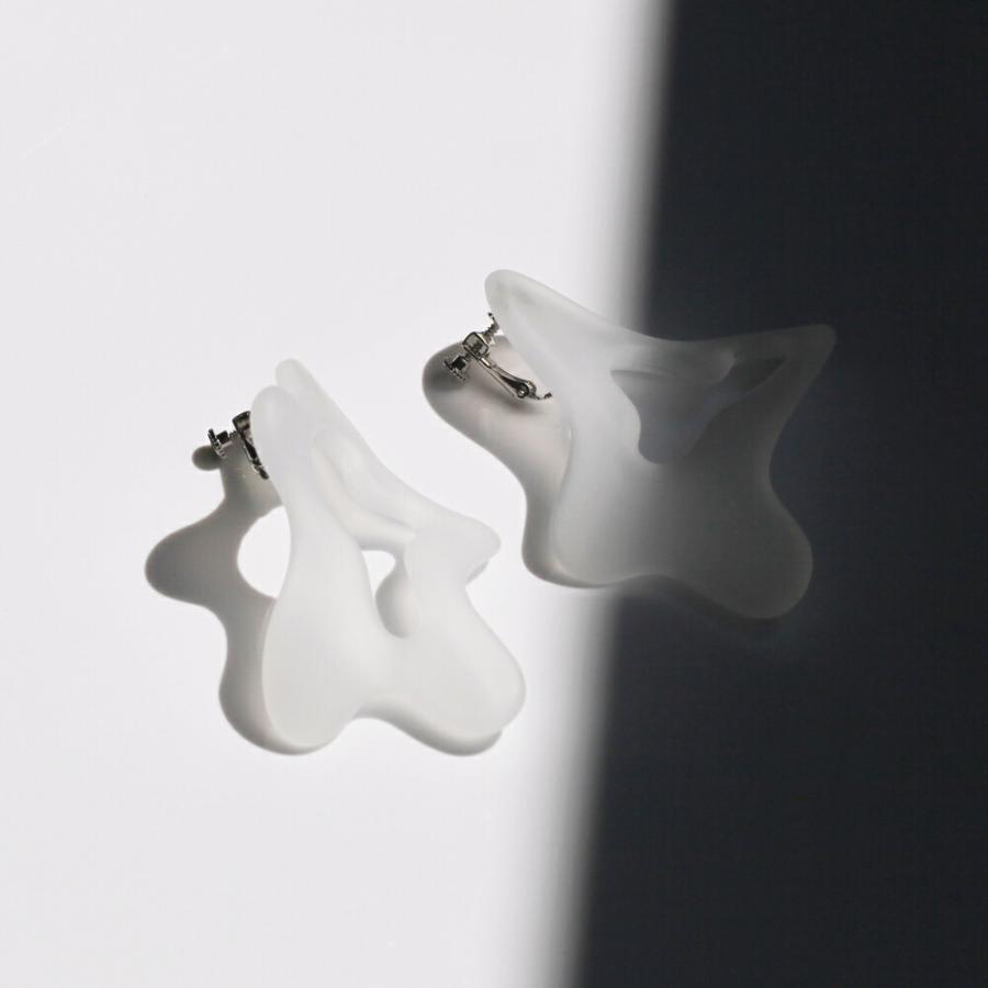 Iria Ashimine（イリア アシミネ） / Twist イヤリング - MATTE レディース ノンホール ギフト プレゼント 記念日 アクセサリー ジュエリー 透明 クリア 素材 … |  | 01