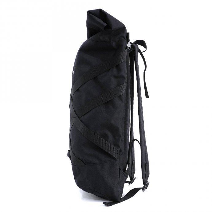 BRAASI INDUSTRY（ブラアシィインダストリー） / リュック メンズ 大きい 大容量 防水 HENRY - 21L Black 耐水ロールトップバックパック ブラッ… | Henry | 01