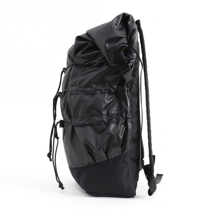 BRAASI INDUSTRY（ブラアシィインダストリー） / リュック メンズ 大きい 大容量 防水 MIKA - 22L Black 耐水ロールトップバックパック ブラッ… |  | 01