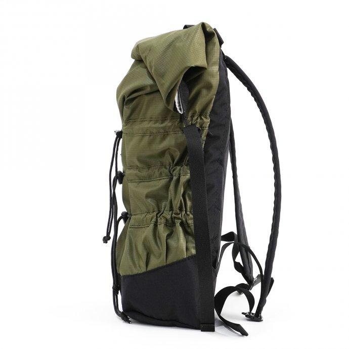 BRAASI INDUSTRY（ブラアシィインダストリー） / リュック メンズ 大きい 大容量 防水 MIKA - 22L Khaki 耐水ロールトップバックパック カーキ … |  | 01