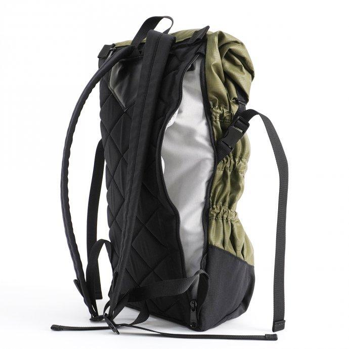 BRAASI INDUSTRY（ブラアシィインダストリー） / リュック メンズ 大きい 大容量 防水 MIKA - 22L Khaki 耐水ロールトップバックパック カーキ … |  | 03