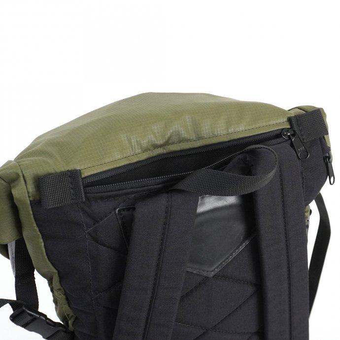 BRAASI INDUSTRY（ブラアシィインダストリー） / リュック メンズ 大きい 大容量 防水 MIKA - 22L Khaki 耐水ロールトップバックパック カーキ … |  | 04
