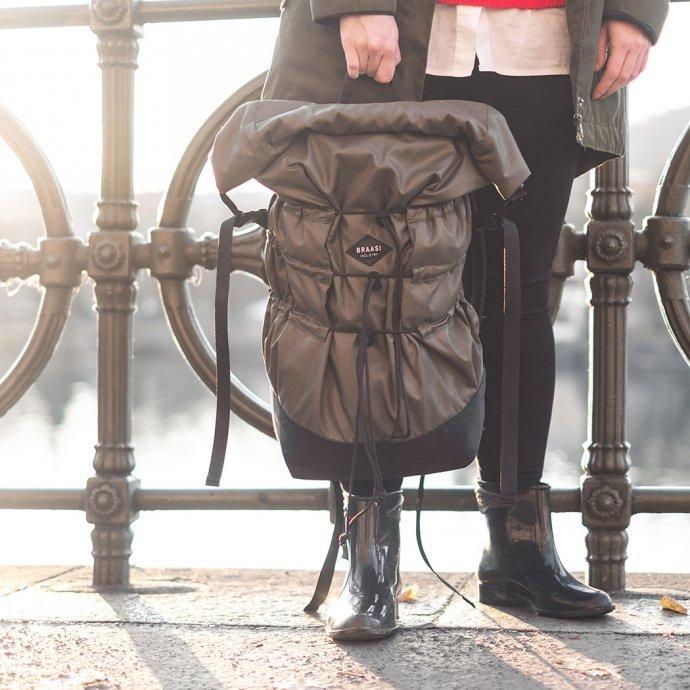 BRAASI INDUSTRY（ブラアシィインダストリー） / リュック メンズ 大きい 大容量 防水 MIKA - 22L Khaki 耐水ロールトップバックパック カーキ … |  | 09