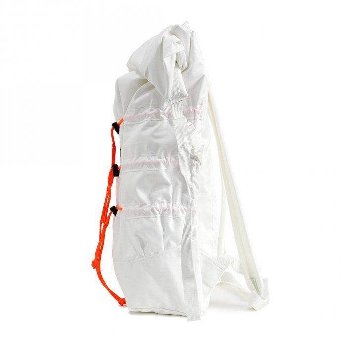 BRAASI INDUSTRY（ブラアシィインダストリー） / リュック メンズ 大きい 大容量 防水 MIKA - 22L White 耐水ロールトップバックパック ホワイ… | WHYTO | 01