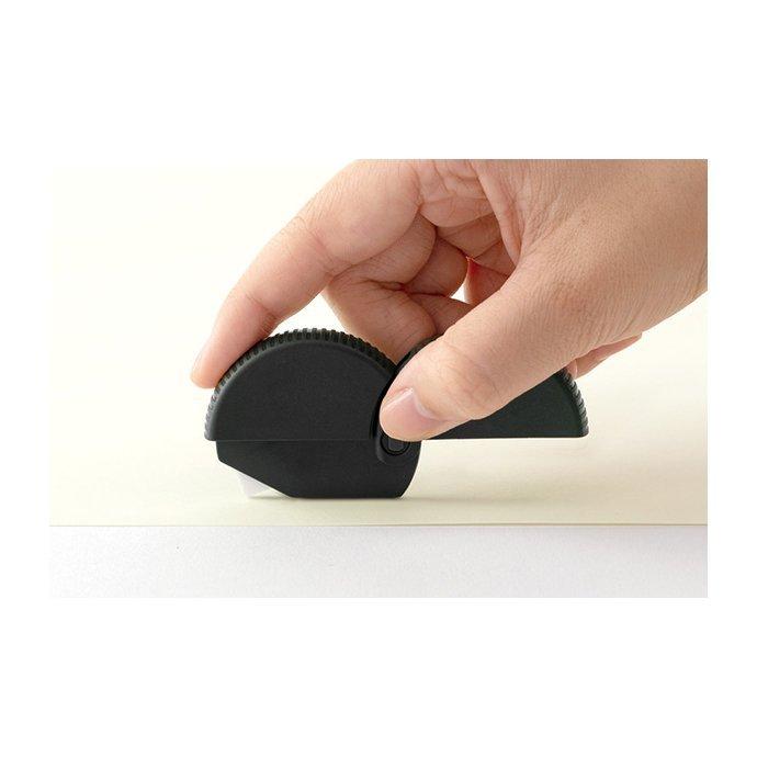 MIDORI  ダンボールカッター 黒A ブラック ミドリ デザインフィル 段ボール 開封用 ミニ カッター カッターナイフ 文房具 玄関 ドア 磁石 くっつく 強力マグネ… | MIDORI（文具） | 04