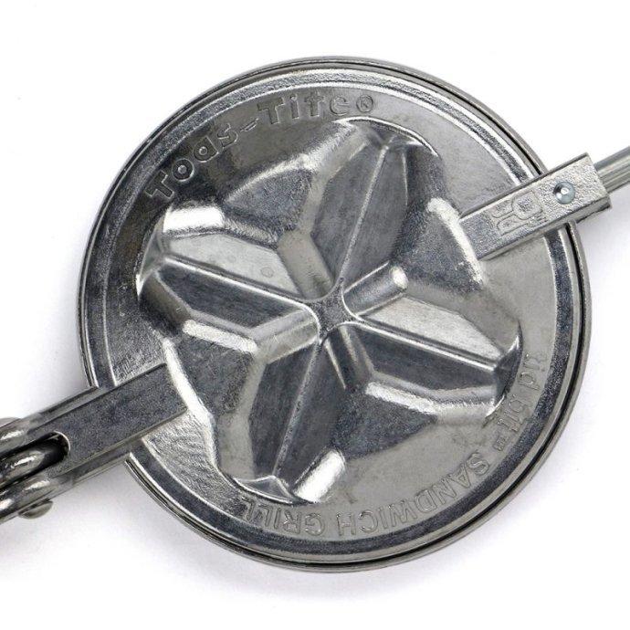 Toas-Tite tidbit Pie Iron トースタイト ティッドビット パイアイアン ホットサンド メーカー 4分割 アウトドア キャンプ 焚き火 炭火 ガスコンロ グリル 復… |  | 02