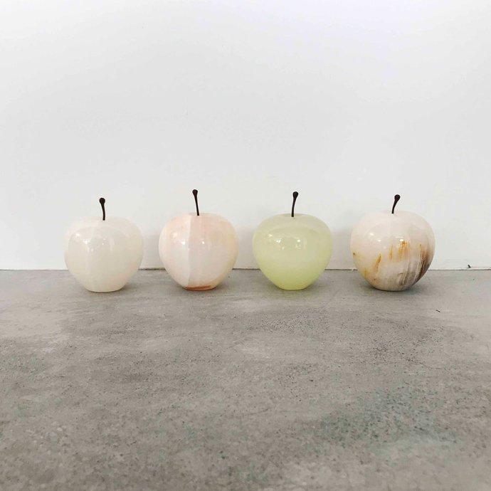 Marble Apple - White / Large マーブルアップル ホワイト／ラージ | 雑貨 置物 ペーパーウエイト オブジェ プチギフト プレゼント お祝い 贈り物 ポイント 消… | DETAIL | 02