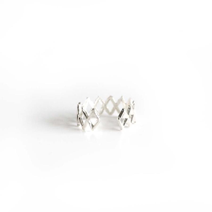 BYOKA（ビョーカ）/ E1701 LATTICE EARCUFF-1 - シルバー  (片耳タイプ) イヤーカフ イヤカフ プチギフト お祝い 贈り物 ポイント 消化 買いまわり プレゼント… | BYOKA | 01