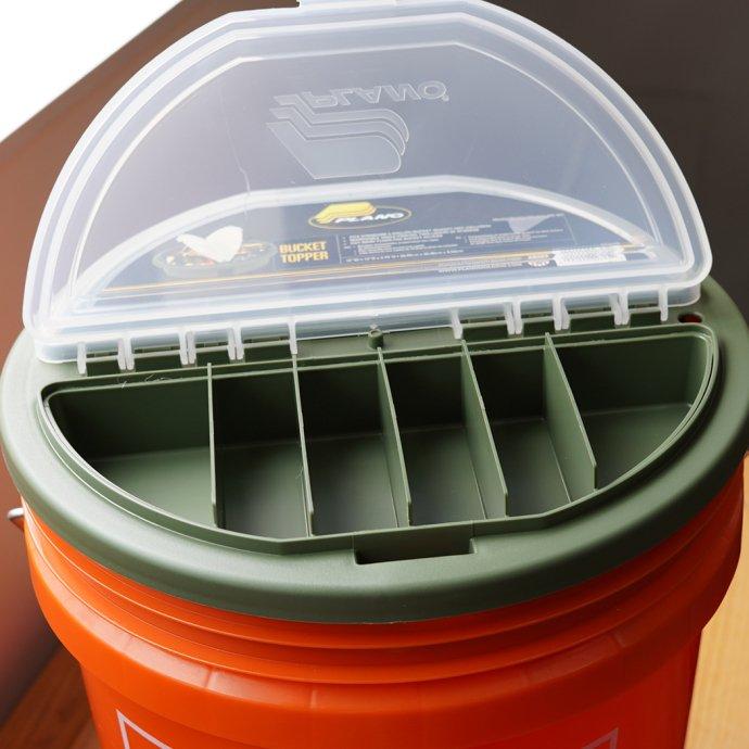PLANO / Bucket Top Organizer プラノ 5ガロンバケット用リッドストレージ バケツ蓋 インテリア 掃除グッズ ゴミ箱蓋 雑貨 USA プチギフト プレゼント お祝い … | プラノ | 09