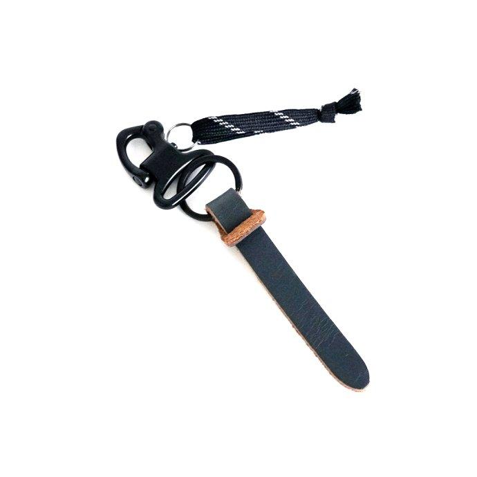 This is...（ディスイズ）/ Chromexcel Leather Keyholder クロムエクセル レザー ブラック カラビナ キーホルダー 全4色 | THISIS | 01