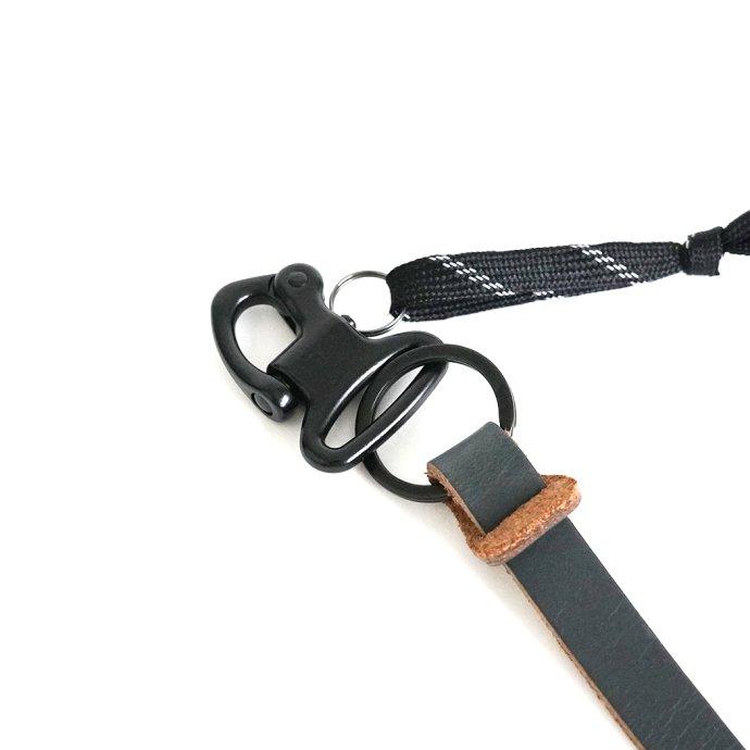 This is...（ディスイズ）/ Chromexcel Leather Keyholder クロムエクセル レザー ブラック カラビナ キーホルダー 全4色 | THISIS | 02