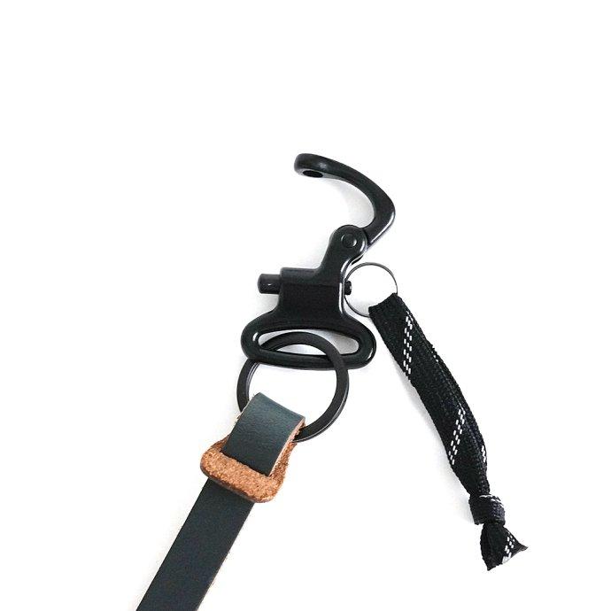 This is...（ディスイズ）/ Chromexcel Leather Keyholder クロムエクセル レザー ブラック カラビナ キーホルダー 全4色 | THISIS | 03