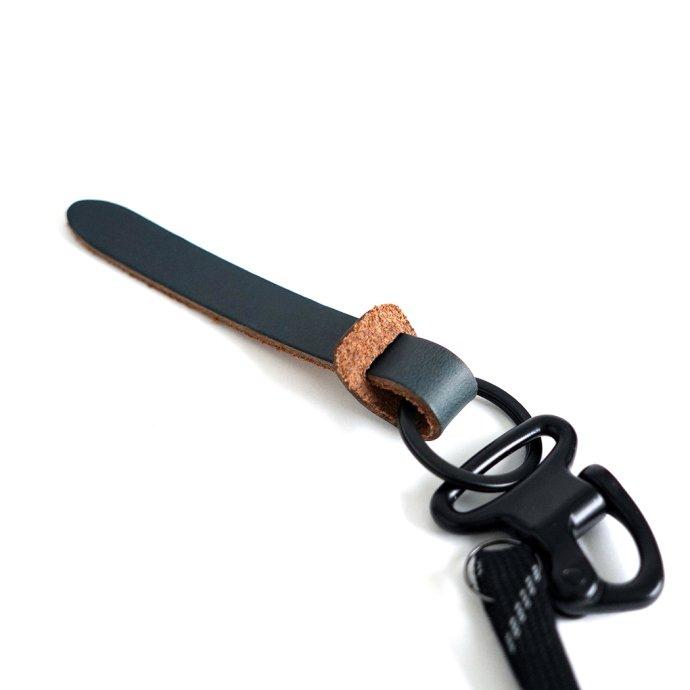 This is...（ディスイズ）/ Chromexcel Leather Keyholder クロムエクセル レザー ブラック カラビナ キーホルダー 全4色 | THISIS | 05