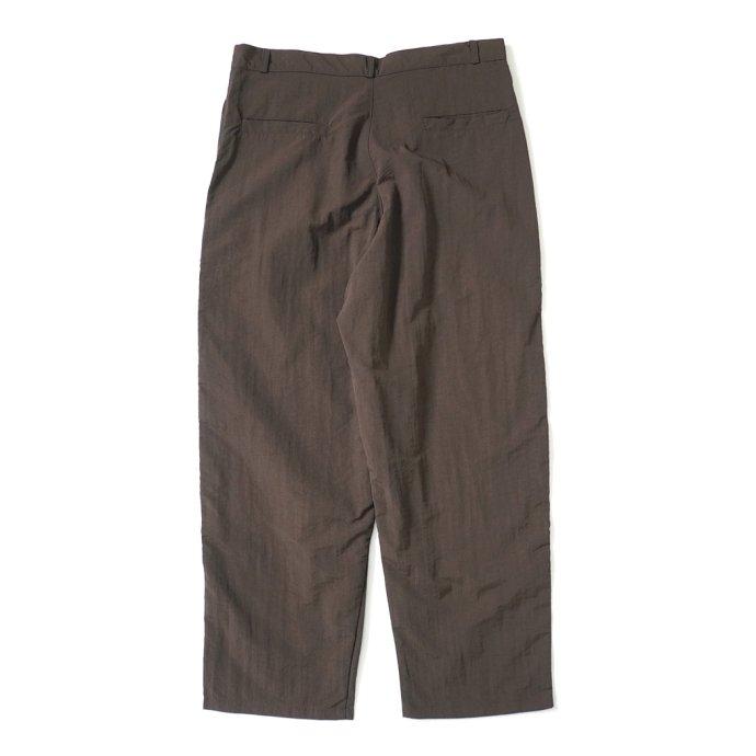 SMOKE T ONE / SHELLED NYLON TROUSERS - Brown ナイロントラウザーズ ブラウン |  | 01