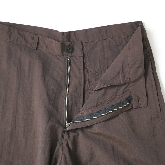 SMOKE T ONE / SHELLED NYLON TROUSERS - Brown ナイロントラウザーズ ブラウン |  | 04