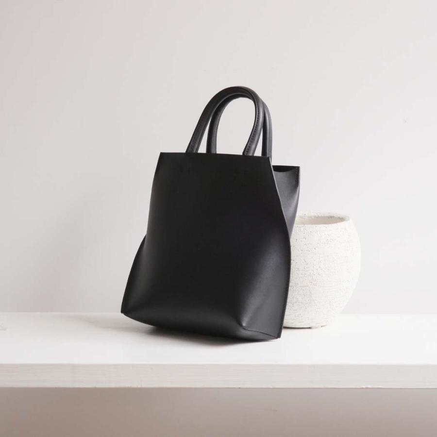 COURTNEY ORLA (コートニーオーラ) SLOPE TOTE s ブラック スムースレザー SLO22FCL011002BK トートバッグ A5 小さめ 黒  シンプル 無地 鞄 ビジネス 通勤 仕… | COURTNEY ORLA | 01