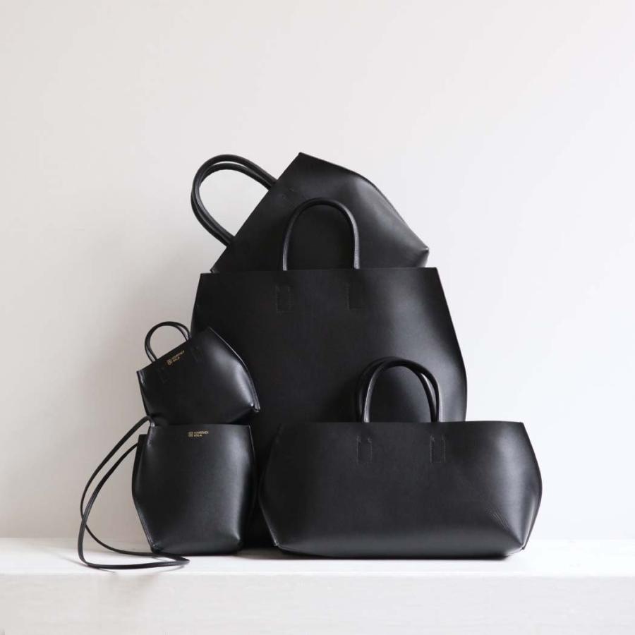 COURTNEY ORLA (コートニーオーラ) SLOPE WIDE TOTE s ブラック 