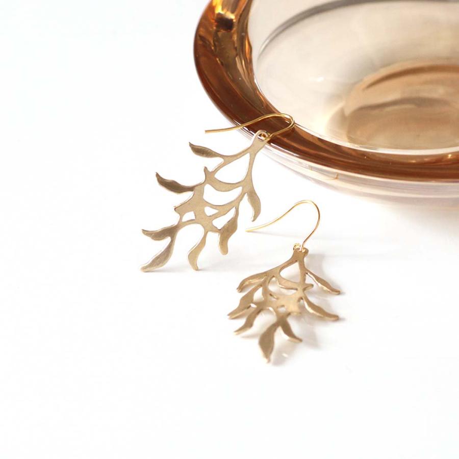 mnoi（ムノイ） / brass earrrings ピアス / イヤリング - weeping 母の日 | 