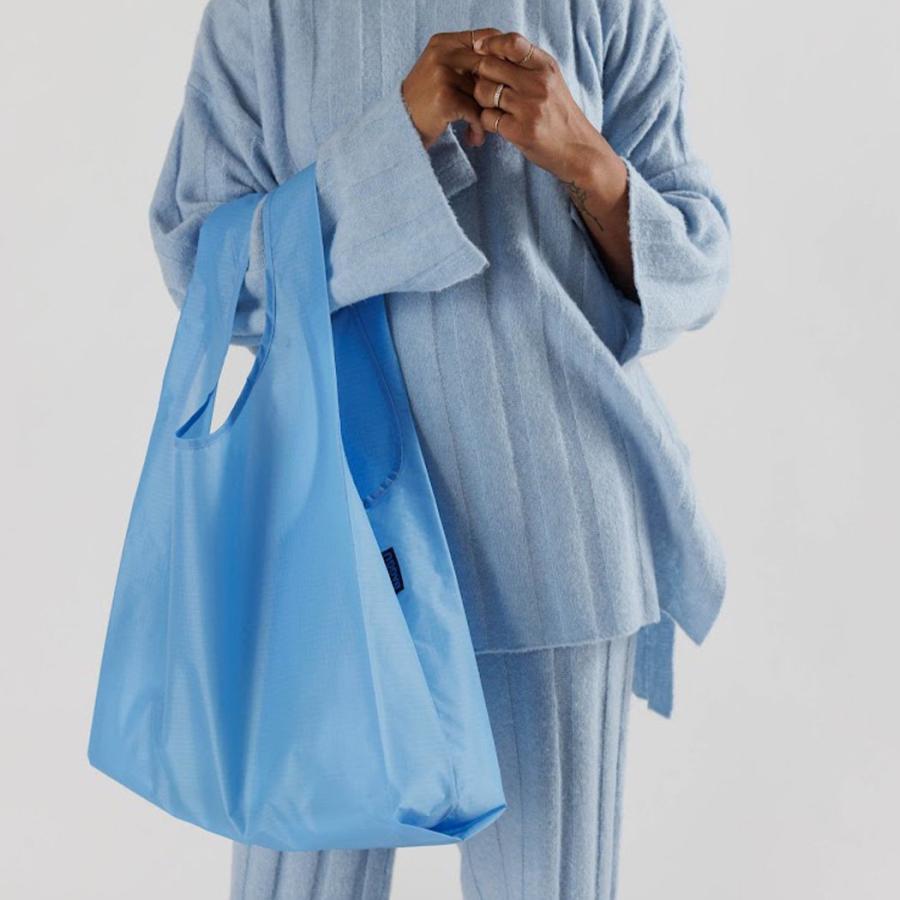 BAGGU バグー エコバッグ  ソフトブルー100%リサイクルナイロン STANDARD スタンダード サイズ 大きい 大容量 ショルダー 洗濯可能 折り畳み コンパクト 軽量 … | ブルー（ファッション） | 01