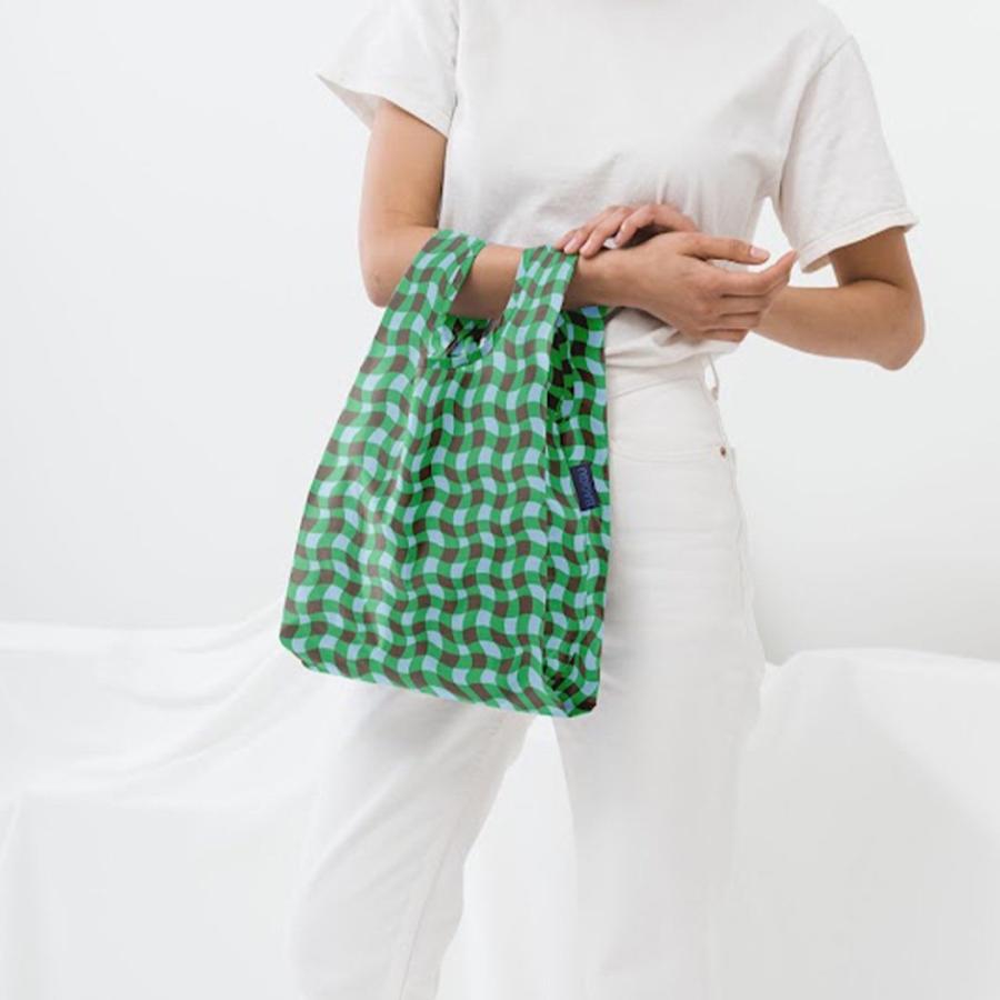 BAGGU バグー エコバッグ  ウェービーギンガムグリーン100%リサイクルナイロン BABY ベビー 柄 洗濯可能 折り畳み コンパクト 軽量 ミニ コンビニ レジ袋型 入… | BAGGU | 01