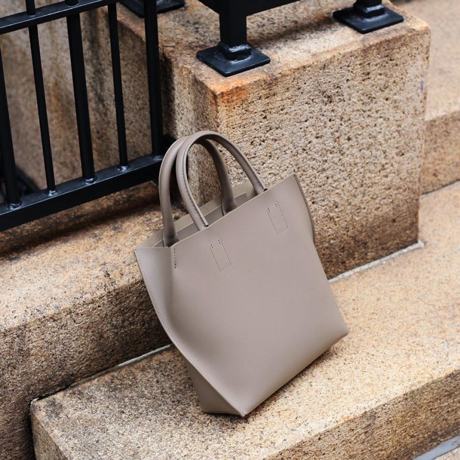 COURTNEY ORLA (コートニーオーラ) / SLOPE TOTE s - トープ スムースレザー SLO23FCL011002TPE トートバッグ  グレー ベージュ シンプル 無地 鞄 バッグ シン… | COURTNEY ORLA