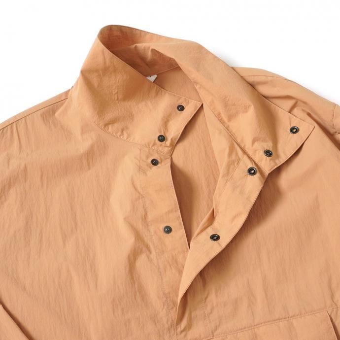 STILL BY HAND スティルバイハンド / BL07243 - KHAKI BEIGE ナイロン プルオーバージャケット | STILL BY HAND | 07