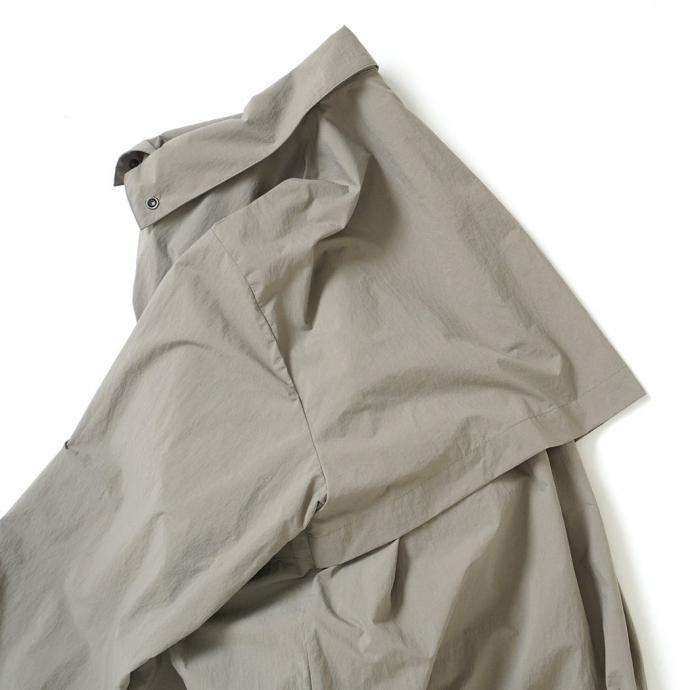 STILL BY HAND スティルバイハンド / BL07243 - KHAKI BEIGE ナイロン プルオーバージャケット | STILL BY HAND | 09