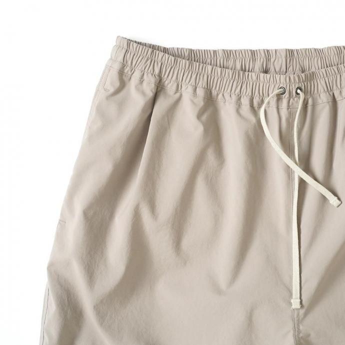 STILL BY HAND スティルバイハンド / PT03251 - BEIGE ポリエステル エアリーワイドパンツ ベージュ | STILL BY HAND | 02