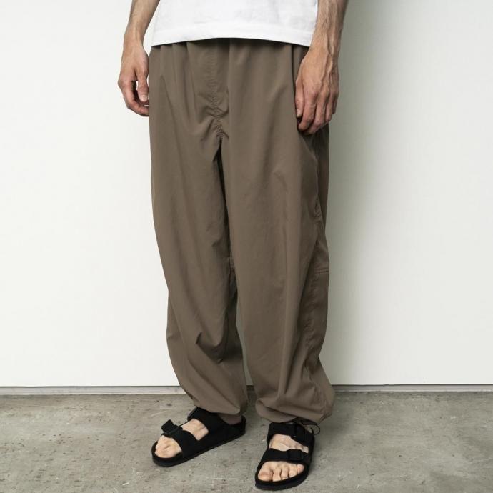 STILL BY HAND スティルバイハンド / PT03251 - BEIGE ポリエステル エアリーワイドパンツ ベージュ | STILL BY HAND | 05