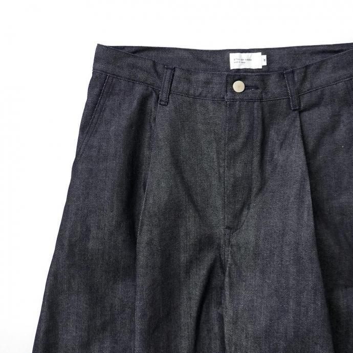 STILL BY HAND スティルバイハンド / DN01253 - NAVY ディープタック ワイドデニムパンツ | STILL BY HAND | 02