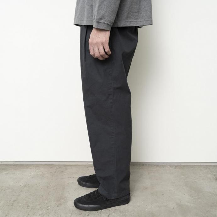 STILL BY HAND スティルバイハンド / PT02253 - BLUE CHARCOAL ガーメントダイ ディープタックパンツ | STILL BY HAND | 06