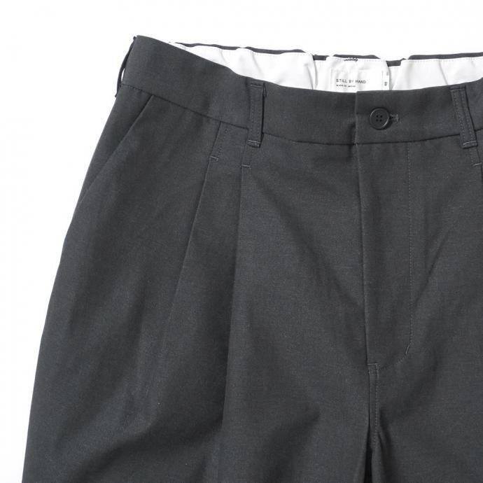 STILL BY HAND スティルバイハンド / PT06253 - CHARCOAL ディープ2タックパンツ チャコール | STILL BY HAND | 02