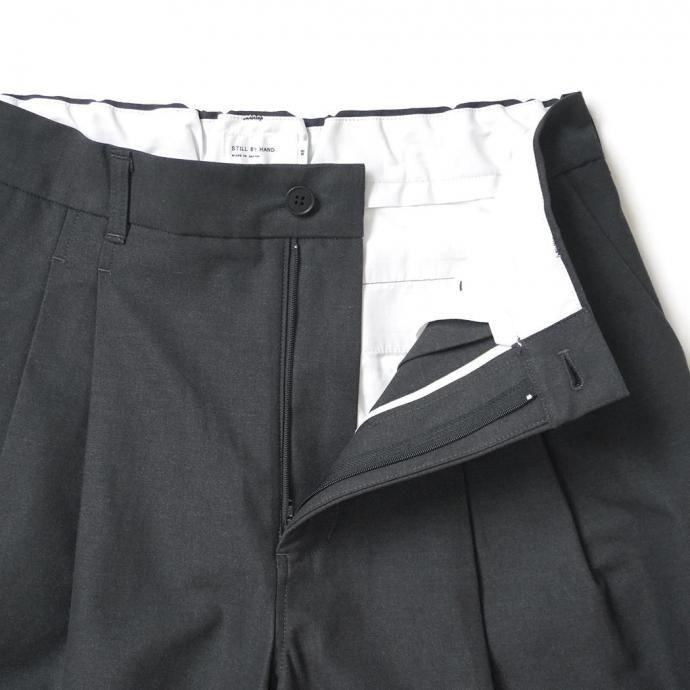 STILL BY HAND スティルバイハンド / PT06253 - CHARCOAL ディープ2タックパンツ チャコール | STILL BY HAND | 04