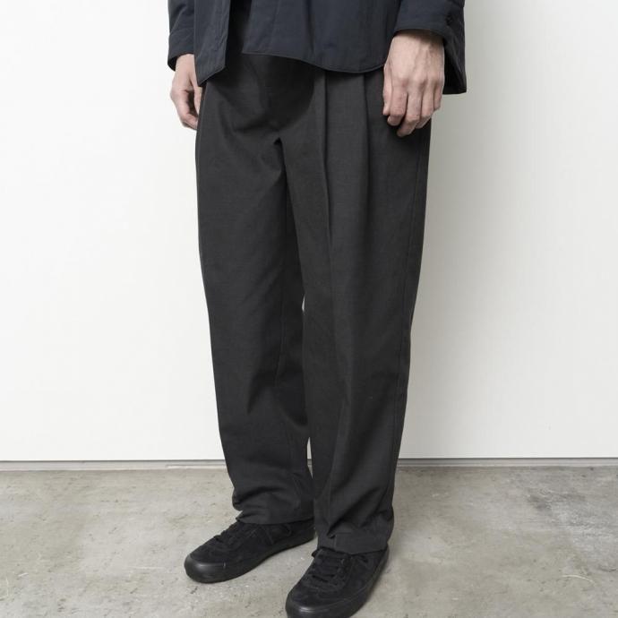 STILL BY HAND スティルバイハンド / PT06253 - BLACK NAVY ディープ2タックパンツ ブラックネイビー | STILL BY HAND | 05