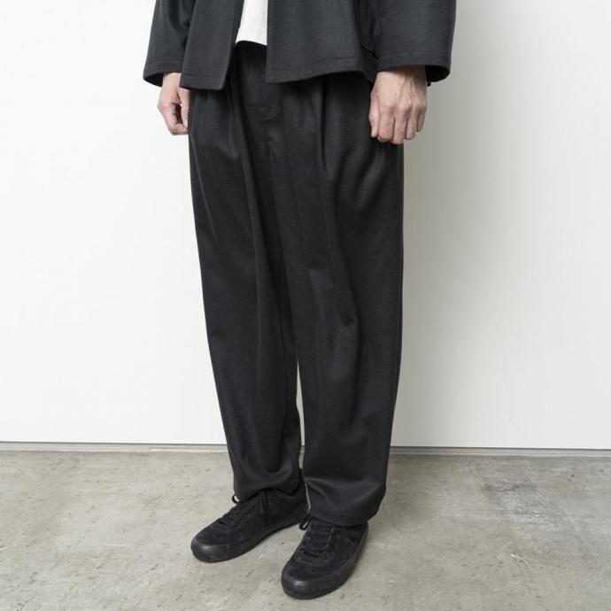STILL BY HAND スティルバイハンド / CS04253 - CHARCOAL ウールジャージー 2タックパンツ チャコール | STILL BY HAND | 06