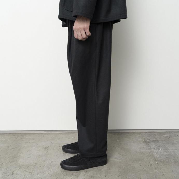 STILL BY HAND スティルバイハンド / CS04253 - CHARCOAL ウールジャージー 2タックパンツ チャコール | STILL BY HAND | 07