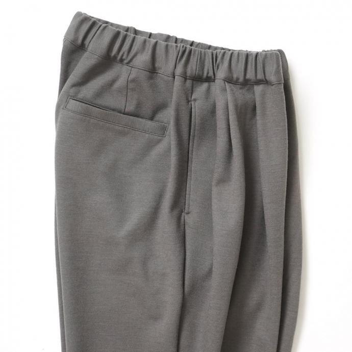 STILL BY HAND スティルバイハンド / CS04253 - GREIGE ウールジャージー 2タックパンツ グレージュ | STILL BY HAND | 03