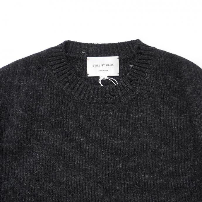 STILL BY HAND スティルバイハンド / KN01253 - DARK CHARCOAL パンチドシェットランドセーター | STILL BY HAND | 02