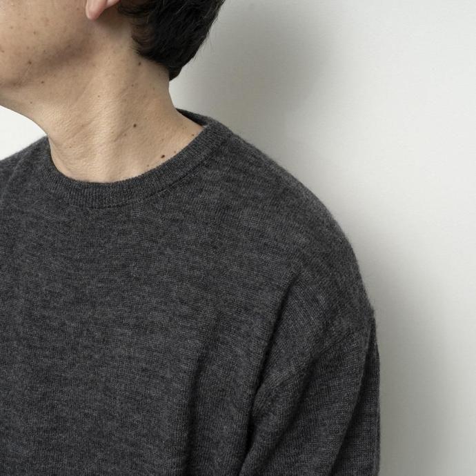 STILL BY HAND スティルバイハンド / KN02254 - OLIVE エクストラキッドモヘア混 クルーネックプルオーバー | STILL BY HAND | 06