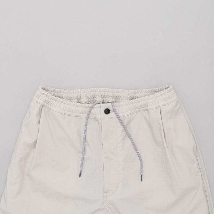 STILL BY HAND スティルバイハンド / PT06254 - IVORY タスランナイロン ニータックパンツ | STILL BY HAND | 01