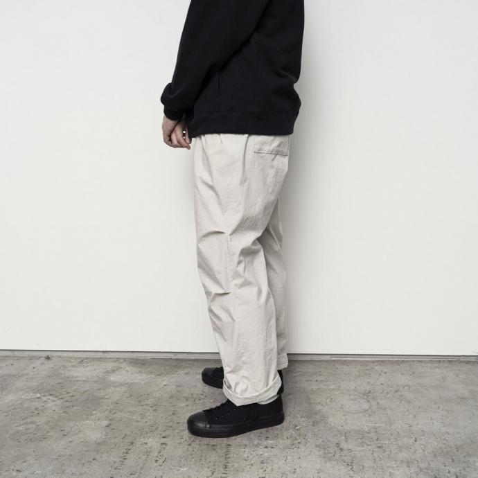 STILL BY HAND スティルバイハンド / PT06254 - IVORY タスランナイロン ニータックパンツ | STILL BY HAND | 05