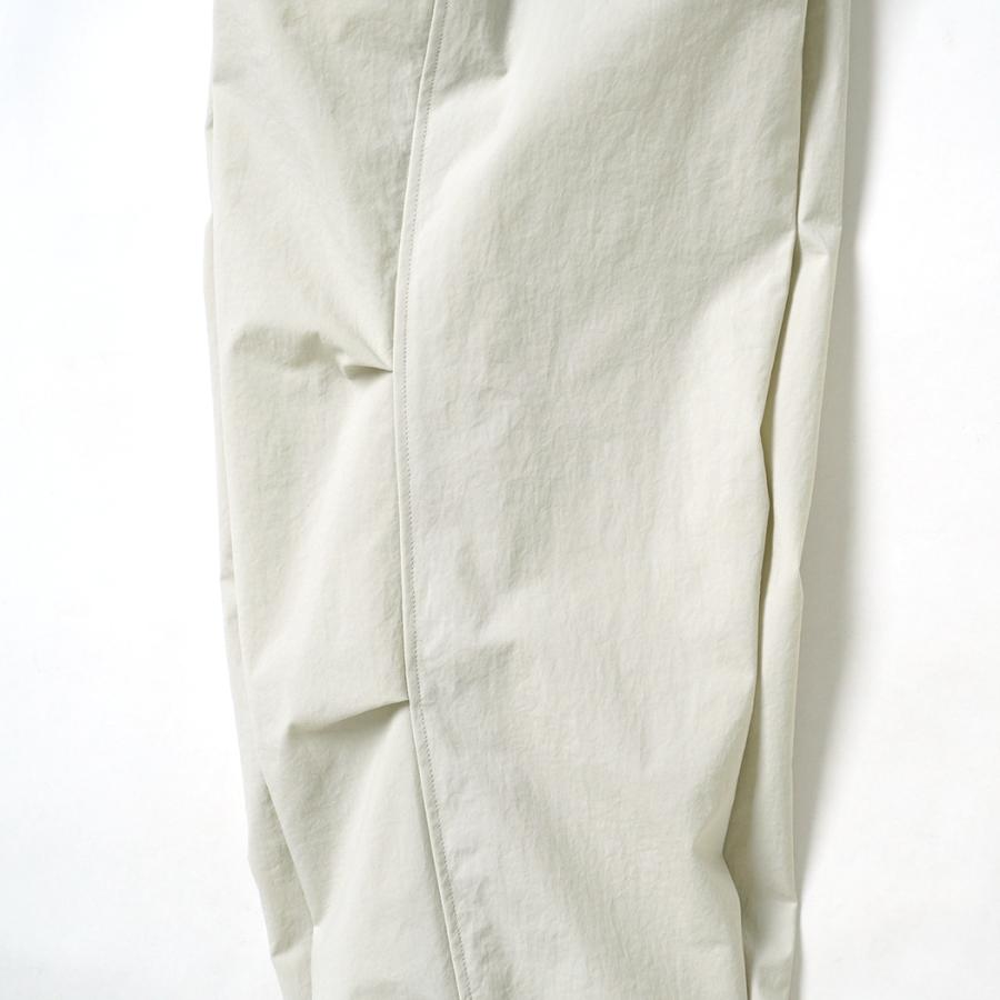 STILL BY HAND スティルバイハンド / PT06254 - IVORY タスランナイロン ニータックパンツ | STILL BY HAND | 04