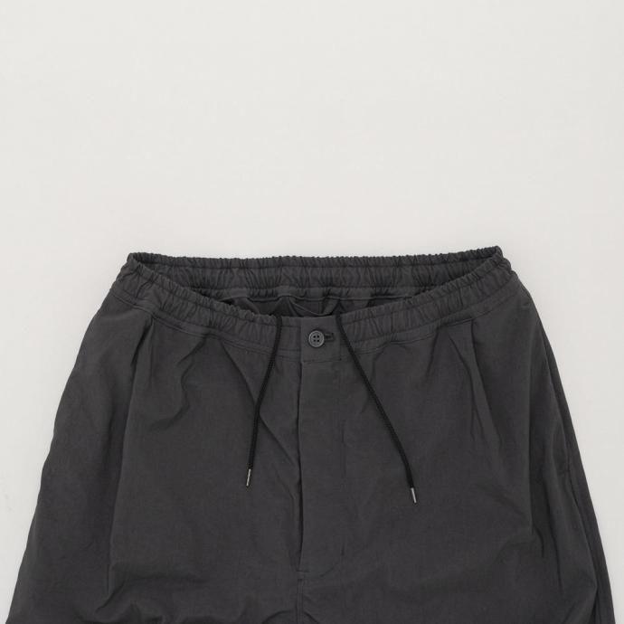 STILL BY HAND スティルバイハンド / PT06254 - CHARCOAL タスランナイロン ニータックパンツ | STILL BY HAND | 01