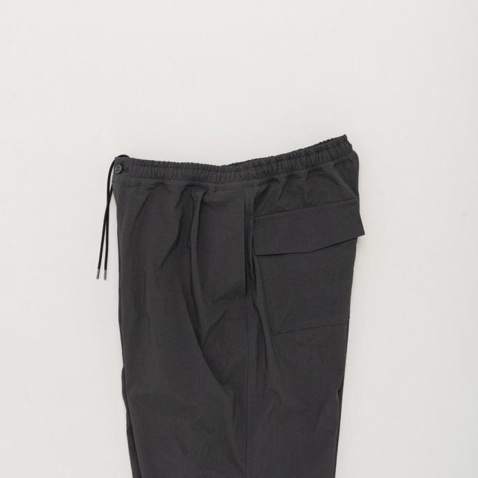 STILL BY HAND スティルバイハンド / PT06254 - CHARCOAL タスランナイロン ニータックパンツ | STILL BY HAND | 02