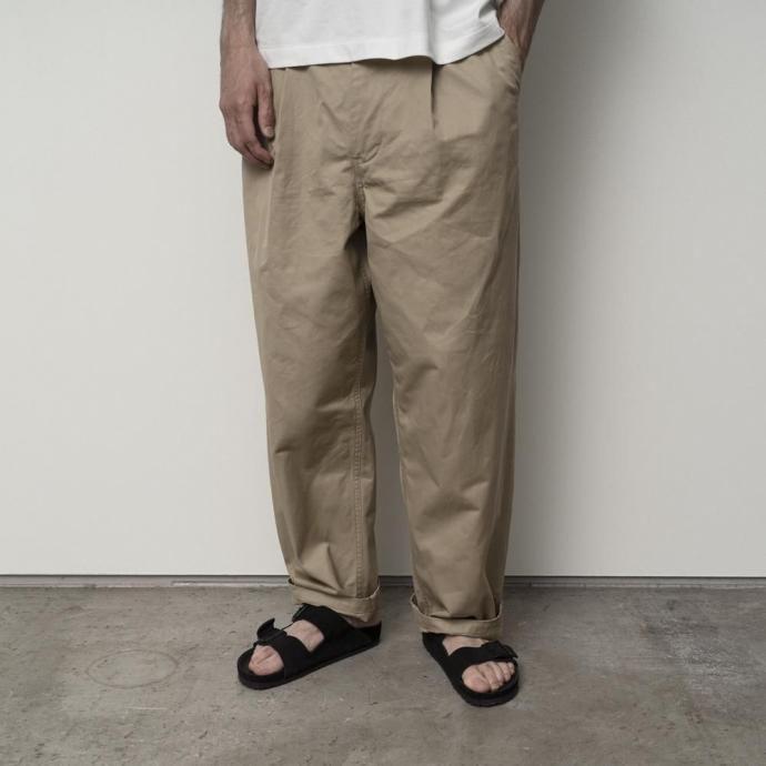 STILL BY HAND スティルバイハンド / PT02261 - BEIGE ワンタック セルビッジチノ Selvedge 1 pleat pants | STILL BY HAND | 06